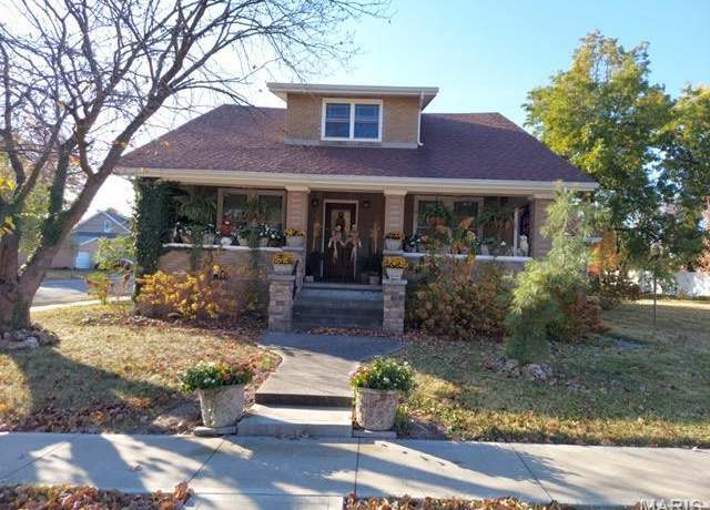 Property at 112 E Washington Ave, Owensville, MO 65066, 4 beds, 2.5 baths