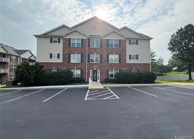 Property at 11103 Gravois Rd #102, St Louis, MO 63126, 2 beds, 2 baths