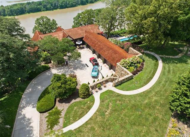 Property at 3505 Riverview Ct, Godfrey, IL 62035, 5 beds, 4 baths