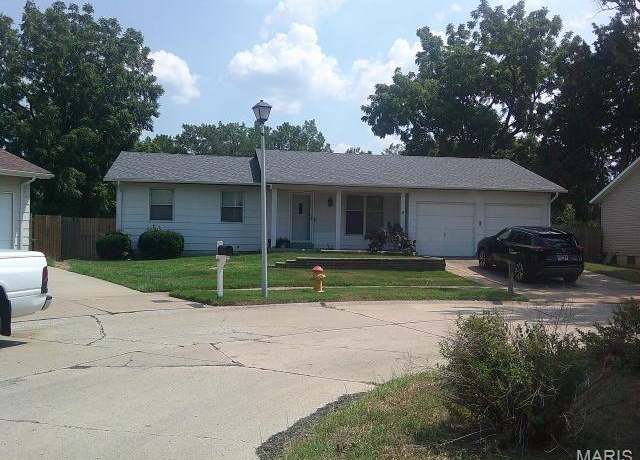 Property at 3054 Mediterranean Dr, Florissant, MO 63031, 3 beds, 2 baths