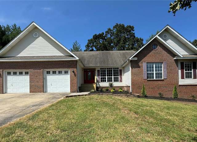 Property at 6115 Greenbriar Dr, Poplar Bluff, MO 63901, 4 beds, 2.5 baths