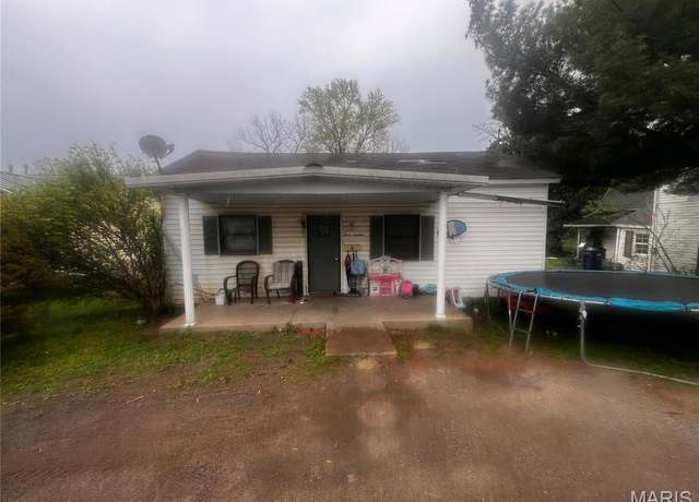 Property at 316 N 6th St, Mount Vernon, IL 62864, 2 beds, 1 bath