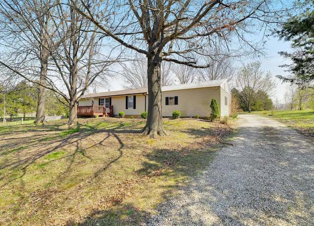 Property at 674 Mennemeyer Rd, Troy, MO 63379, 3 beds, 2 baths
