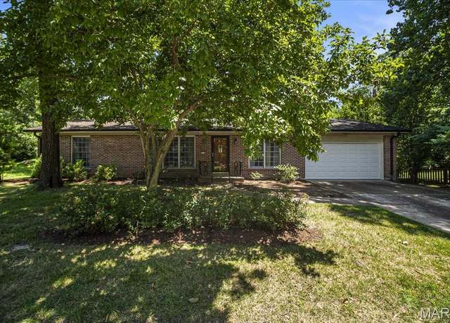Property at 2324 Cleek Ct, St Louis, MO 63131, 3 beds, 2.5 baths