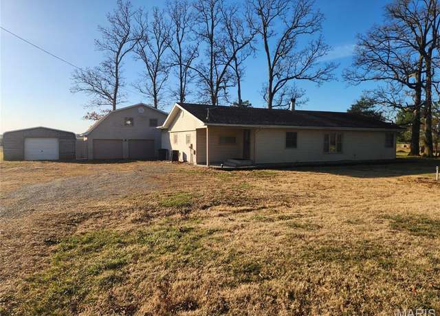 Property at 7442 State Route 158, Columbia, IL 62236, 3 beds, 2 baths