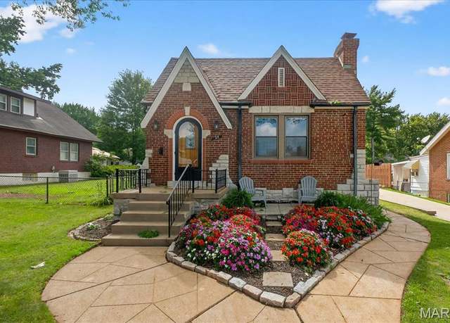 Property at 25 Saint Charles Pl, St Louis, MO 63119, 2 beds, 2 baths