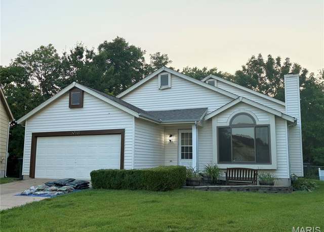 Property at 5088 Danielle Dr, St Charles, MO 63304, 3 beds, 2 baths
