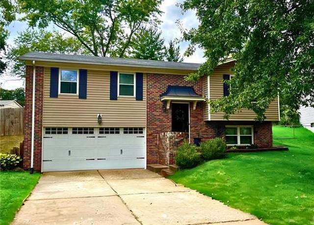 Property at 1211 Pine Trl, Fenton, MO 63026, 3 beds, 2 baths