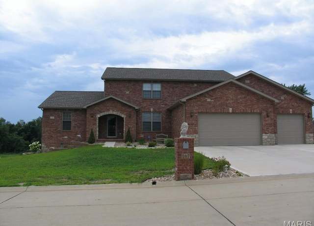 Property at 107 Starlight Dr, Belleville, IL 62226, 4 beds, 4.5 baths