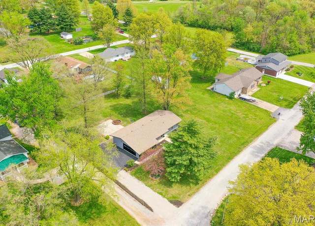 Property at 19 Ruth Ann Dr, Godfrey, IL 62035, 3 beds, 2 baths