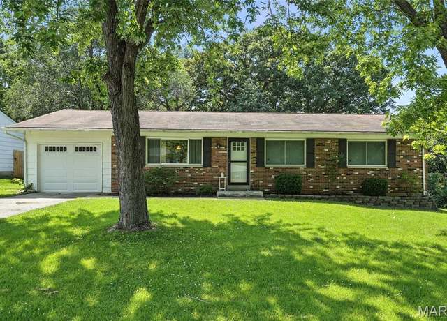 Property at 428 Sunset Ln, O'fallon, MO 63366, 4 beds, 3 baths