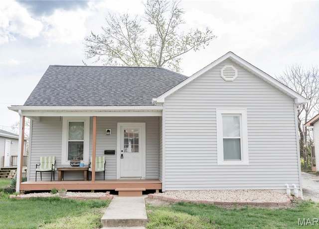 Property at 911 Highland St, Edwardsville, IL 62025, 2 beds, 1 bath