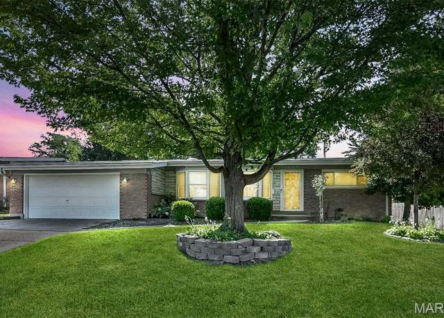 Property at 1620 Jodphur Dr, Florissant, MO 63033, 4 beds, 3 baths
