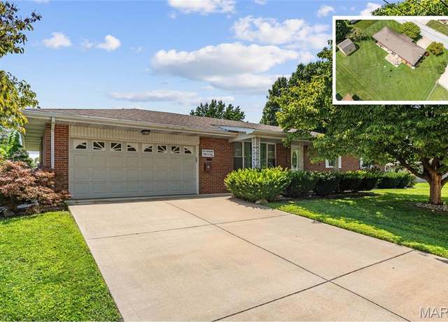 Property at 1302 Waverly Dr, Collinsville, IL 62234, 3 beds, 1.5 baths