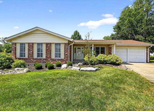 Property at 5051 Lampglow Ct, St Louis, MO 63129, 3 beds, 3.5 baths