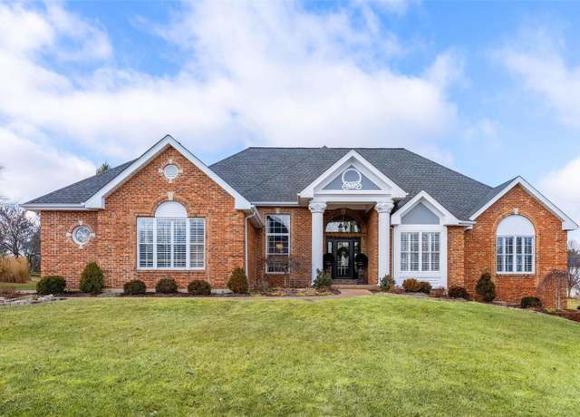 Property at 569 Malinmor Dr, Weldon Spring, MO 63304, 5 beds, 4.5 baths
