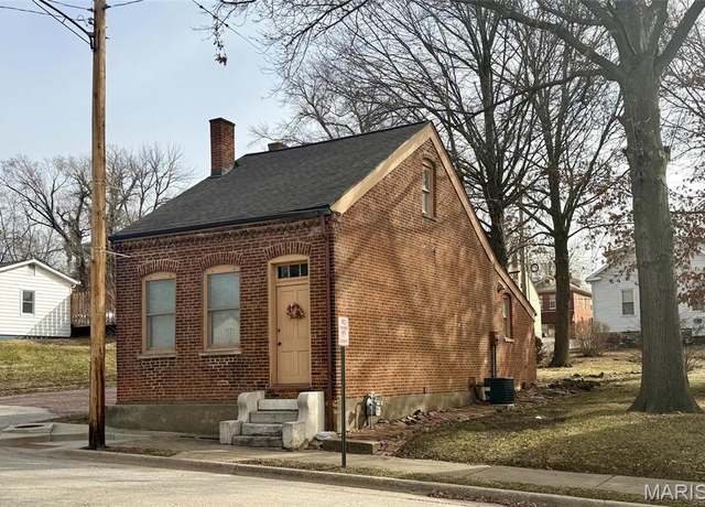 Property at 600 S Charles St, Belleville, IL 62220, 1 bed, 1 bath
