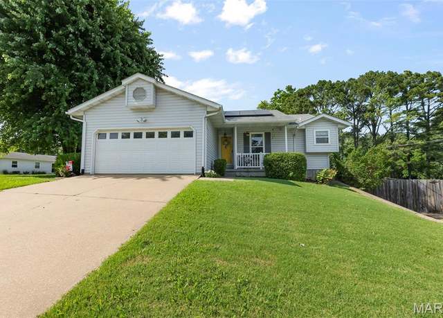 Property at 1802 Old Cape Rd, Jackson, MO 63755, 4 beds, 3 baths