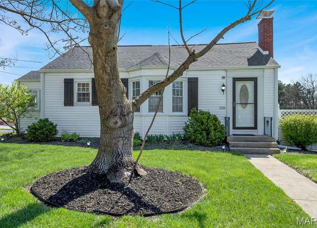 Property at 328 W Legion Ave, Columbia, IL 62236, 3 beds, 2 baths