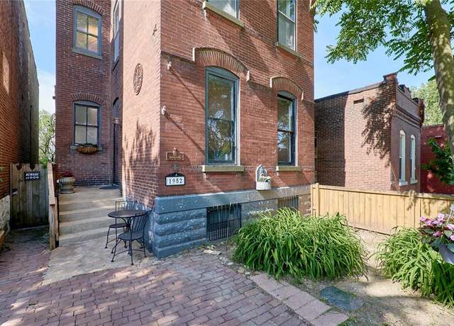 Property at 1952 Provenchere Pl, St Louis, MO 63118, 2 beds, 2 baths