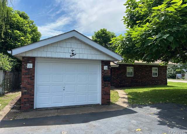 Property at 414 Cooper Dr, Cahokia, IL 62206, 3 beds, 1 bath