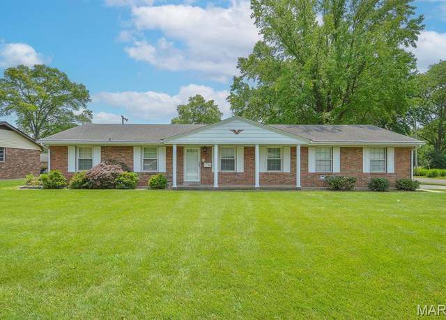 Property at 318 W Oak St, Mascoutah, IL 62258, 3 beds, 1.5 baths