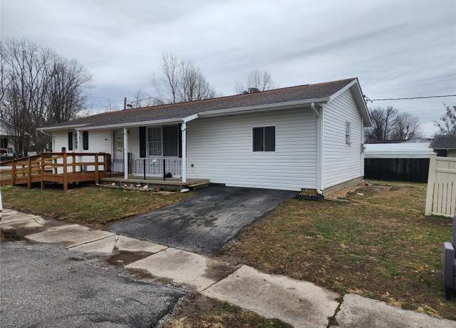 Property at 1610 Benton Ave, Johnston City, IL 62951, 2 beds, 1 bath