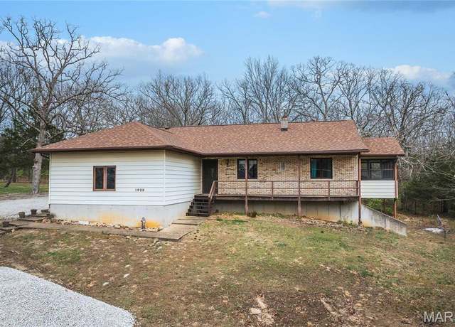Property at 1020 White Hawk Dr, Cuba, MO 65453, 3 beds, 2 baths