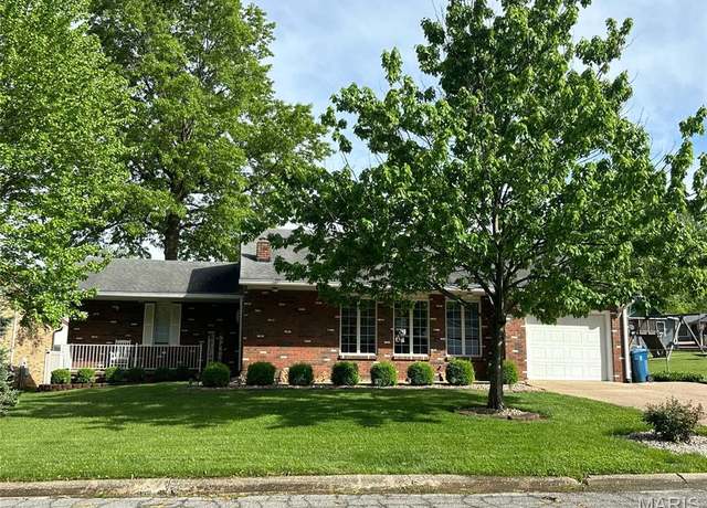 Property at 2 Michael Ct, Bethalto, IL 62010, 2 beds, 2 baths