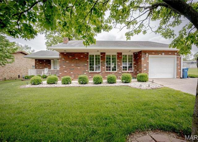 Property at 2 Michael Ct, Bethalto, IL 62010, 2 beds, 2 baths