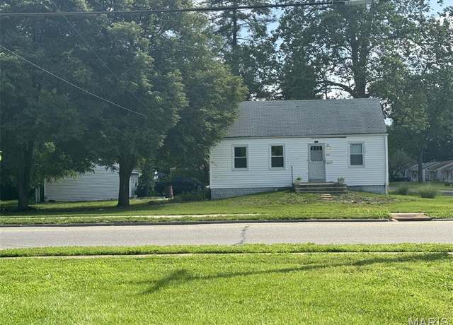 Property at 915 Lindsay Ln, Florissant, MO 63031, 3 beds, 1 bath