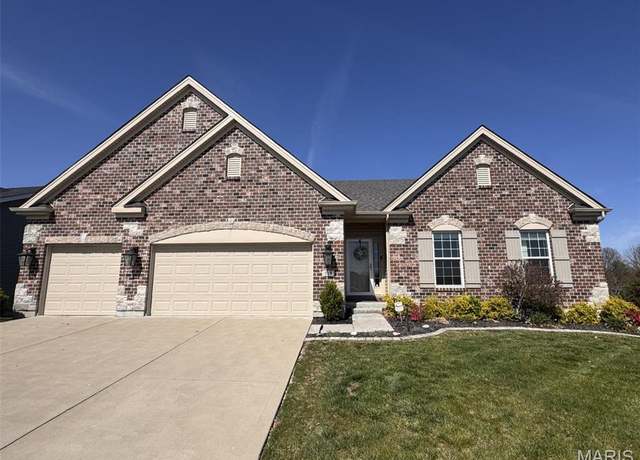 Property at 513 Upper Ridgepointe Ct, Lake St Louis, MO 63367, 3 beds, 2.5 baths