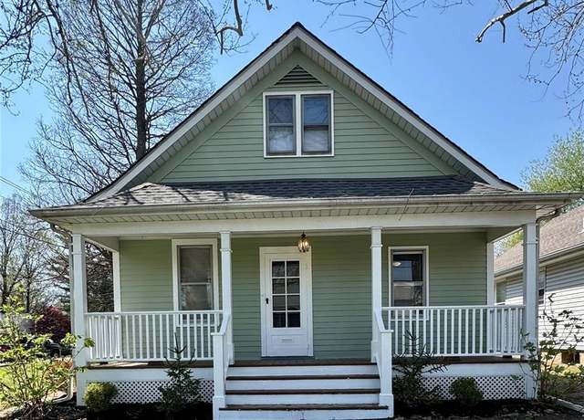 Property at 1400 Spaulding St, Alton, IL 62002, 2 beds, 1.5 baths