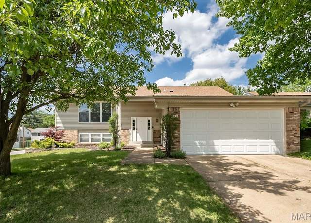 Property at 101 Holly Green Dr, Ballwin, MO 63021, 3 beds, 3 baths