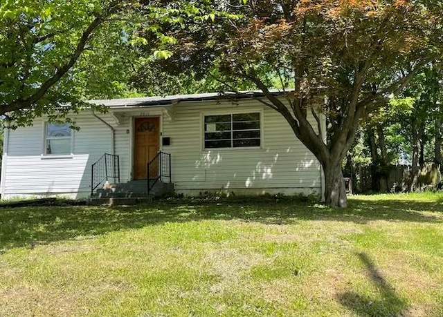 Property at 2816 Lyndhurst Ave, St Louis, MO 63114, 3 beds, 2 baths