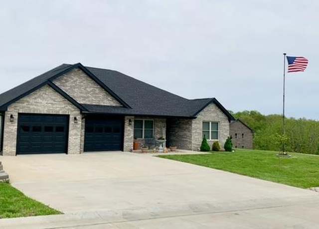 Property at 300 Braeburn Dr, Hannibal, MO 63401, 3 beds, 2 baths