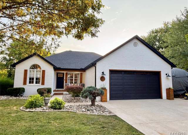 Property at 1374 Biscay Dr, Edwardsville, IL 62025, 4 beds, 3 baths