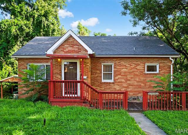 Property at 2006 Agnes St, Alton, IL 62002, 2 beds, 2.5 baths