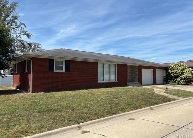 Property at 325 N Walnut St, Breese, IL 62230, 2 beds, 1.5 baths