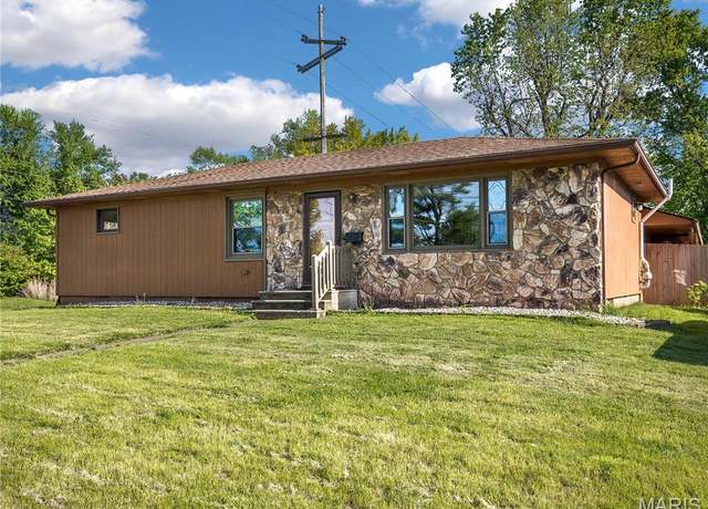 Property at 201 Lee Ave, Collinsville, IL 62234, 3 beds, 2.5 baths