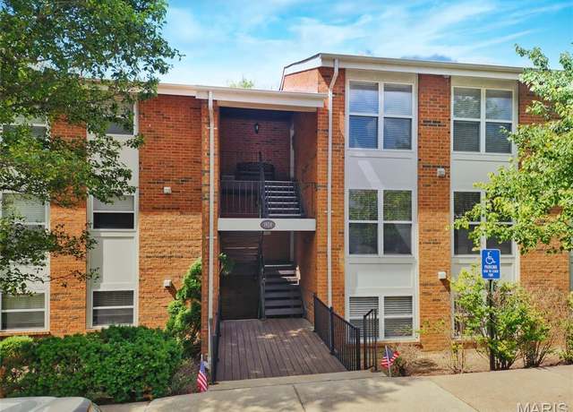 Property at 1924 Greenglen Dr #102, Kirkwood, MO 63122, 3 beds, 2 baths