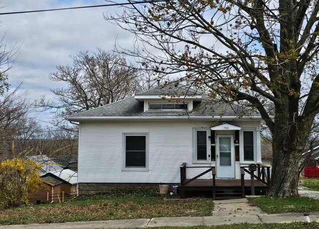 Property at 1501 S Main St, Hillsboro, IL 62049, 2 beds, 1 bath