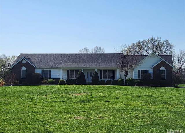 Property at 1866 Big Oak Dr, Troy, MO 63379, 4 beds, 2 baths