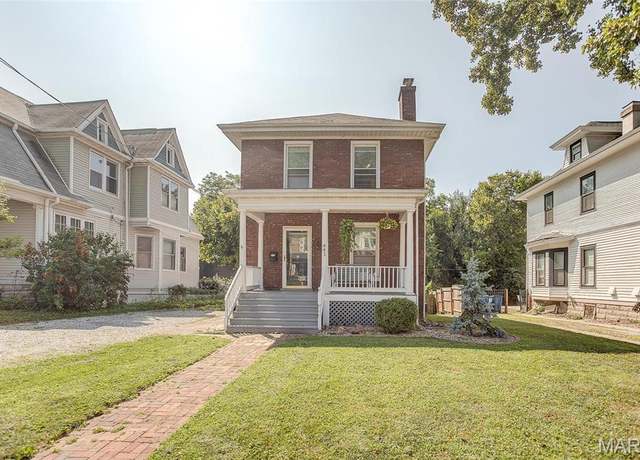 Property at 441 Bluff St, Alton, IL 62002, 4 beds, 2.5 baths