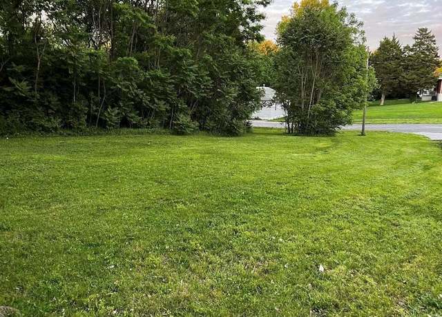 Property at 125 N Wood St, Staunton, IL 62088