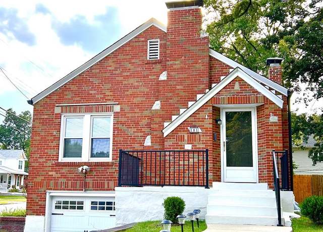 Property at 101 Handlan Ct, Kirkwood, MO 63122, 2 beds, 3 baths