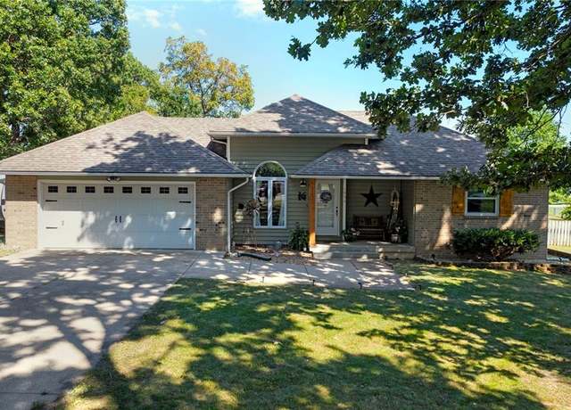 Property at 1954 Donna Cir, Lebanon, MO 65536, 3 beds, 2 baths