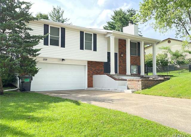 Property at 1329 Southgate Dr, Unincorporated, MO 63304, 3 beds, 2.5 baths