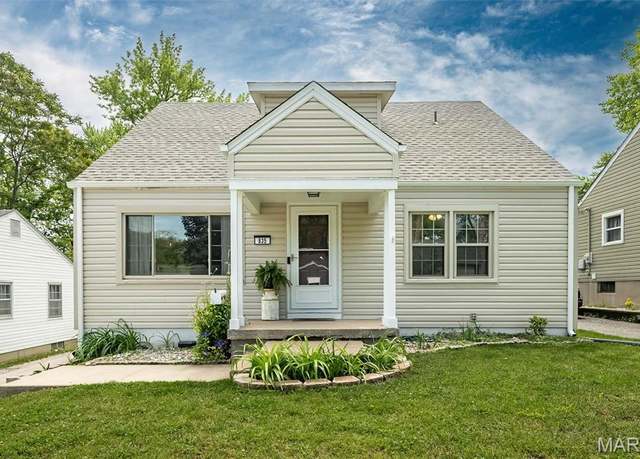 Property at 835 Water St, St Charles, MO 63301, 4 beds, 2.5 baths
