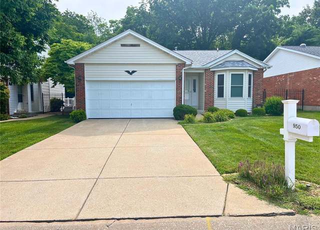 Property at 950 Du Pre Cir, St Peters, MO 63376, 2 beds, 2.5 baths